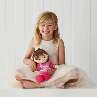 My Best Friends dolls and their in stunning detail and design are sure to put a smile on your little ones face with their sweet and happy faces and beautiful fashion style.