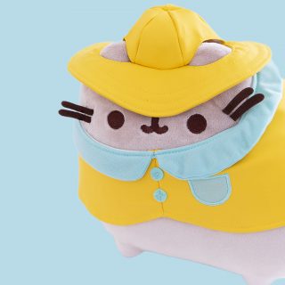When it rains, it paws! GUND's favourite chubby grey cat wears an adorable yellow raincoat and hat. She's soft, cuddly, and ready to snuggle up for a rainy day!