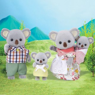 Meet the Outback Family from the Sylvanian Families collection. The koala family features Father Bruce, Mother Carissa, Sister Joey and Baby Addie. These miniature animal figures have articulated arms, legs and head and are made of plastic with a high quality thin fabric giving them a soft 'velveteen' surface. Perfect for child development during pretend play and story-telling.
